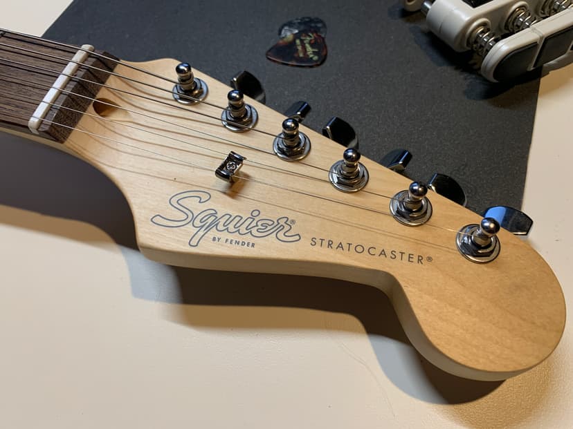 SQUIER DEBUT